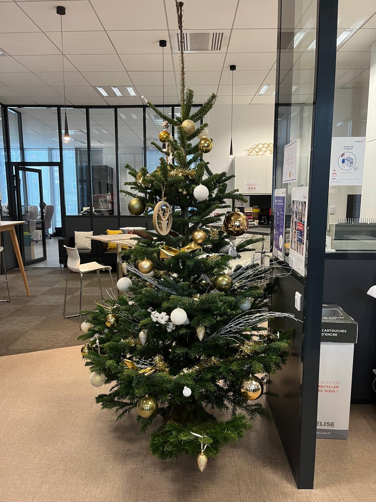 Sapin de Noël décoré